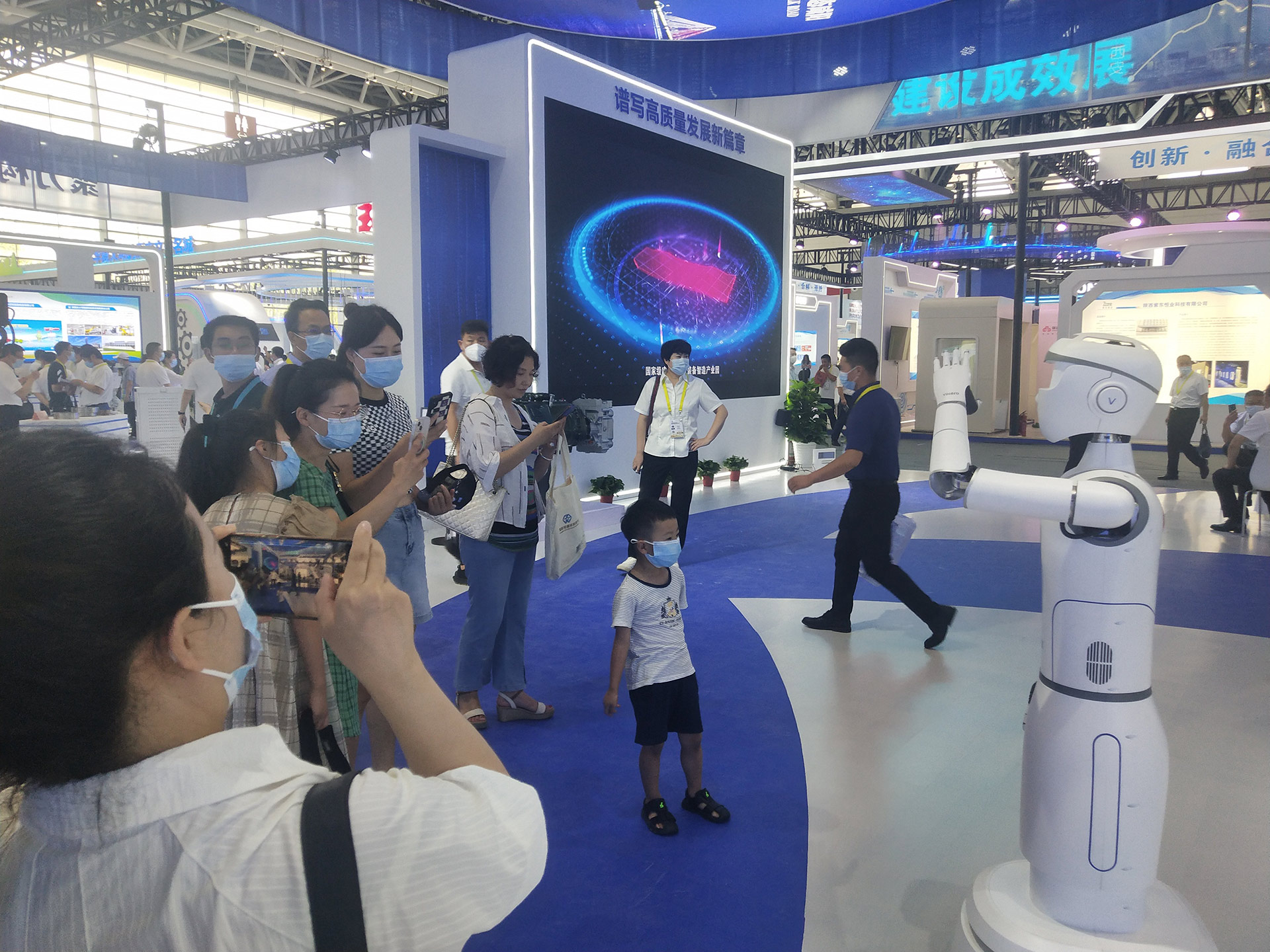 ViHero亮相第六届丝博会，形象大使，吸睛利器，丝博团宠，集中亮相